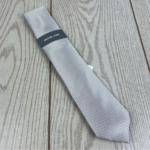 557 - Michael Kors Exeter Mini Tie Taupe 260 2MKC24-1011 Silk Blend $69.50 - Picture 1 of 5